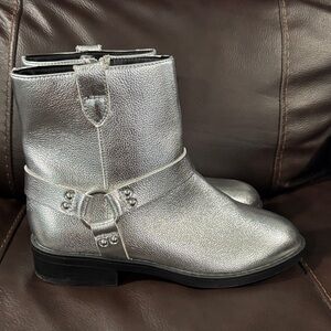 Dolce Vita. Silver Ankle Boots